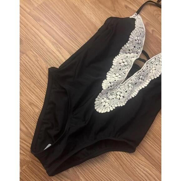 Shade & Shore One Piece Swimsuit Size Small - Picture 5 of 8